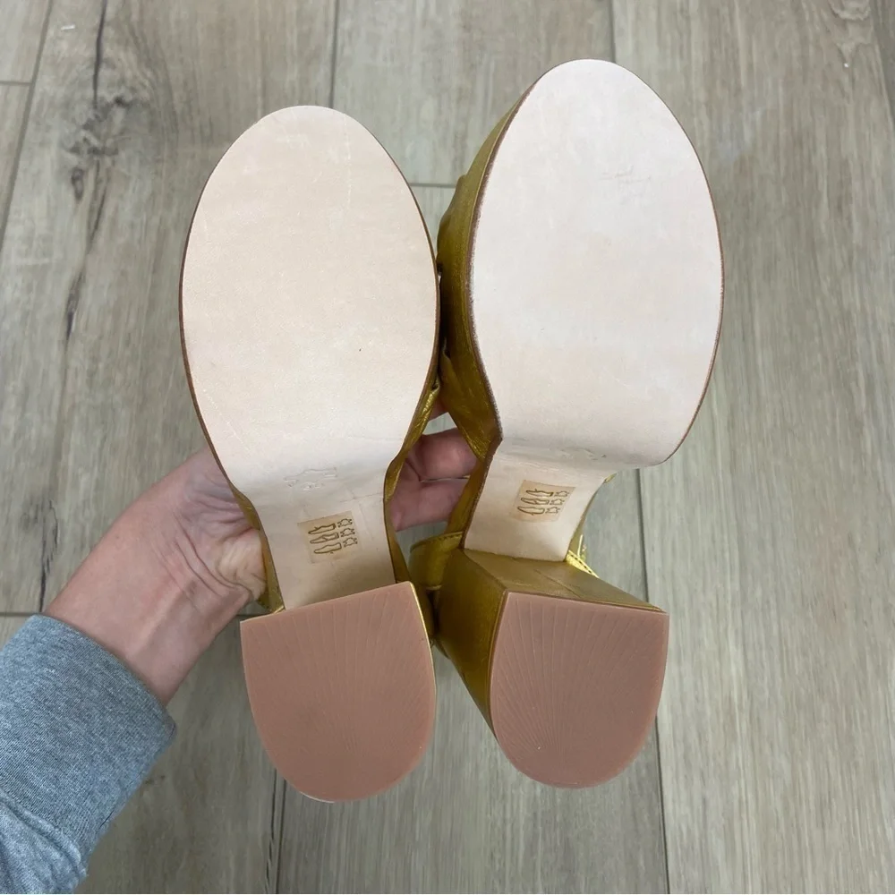 Revolve Chelsea Paris Zasa Platform Sandal in Gold Holo Size 38